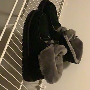 Womens UGG black/gray Daria boots size 9